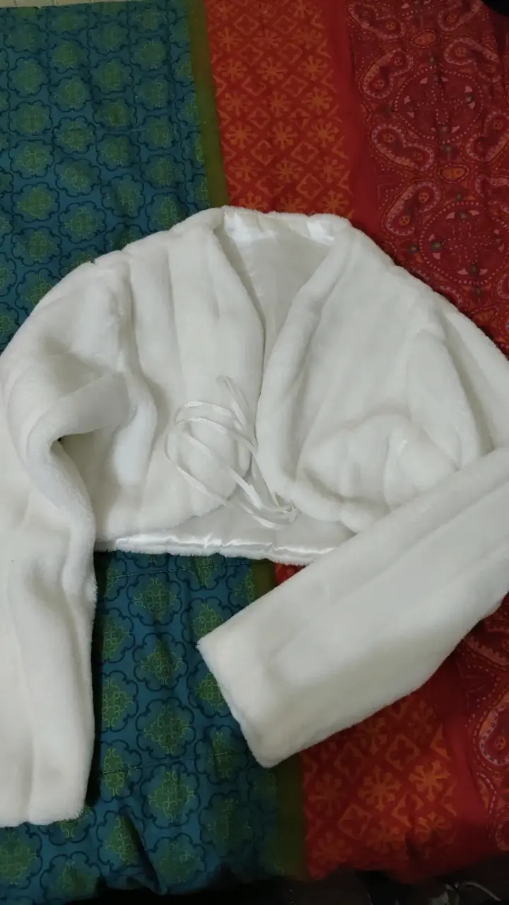 Bolero blanco con cintas - 1