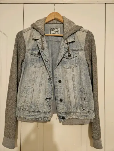 Chaqueta mezclilla con capucha gris - miniatura 1