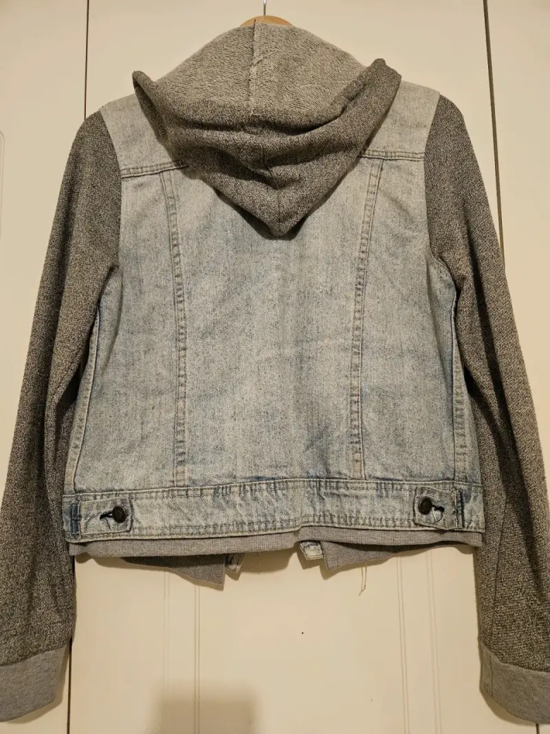 Chaqueta mezclilla con capucha gris - 3