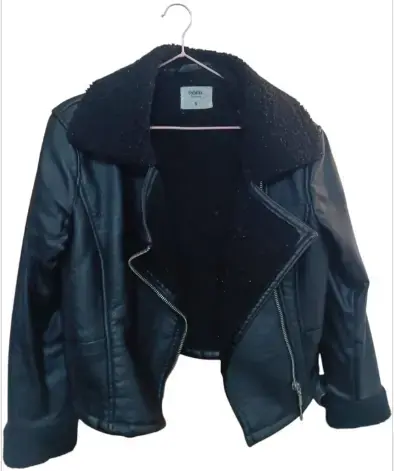 Chaqueta de cuero negra