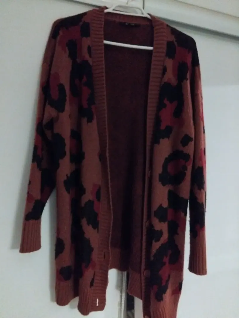 Cardigan gris con diseño geométrico y - 3
