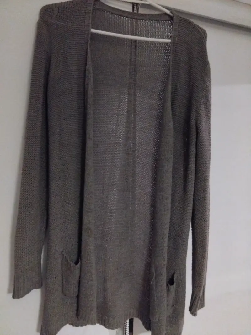 Cardigan gris con diseño geométrico y - 4