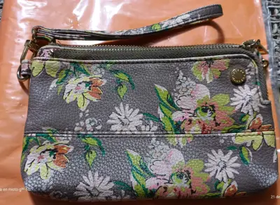 Cartera de mano con flores - miniatura 1
