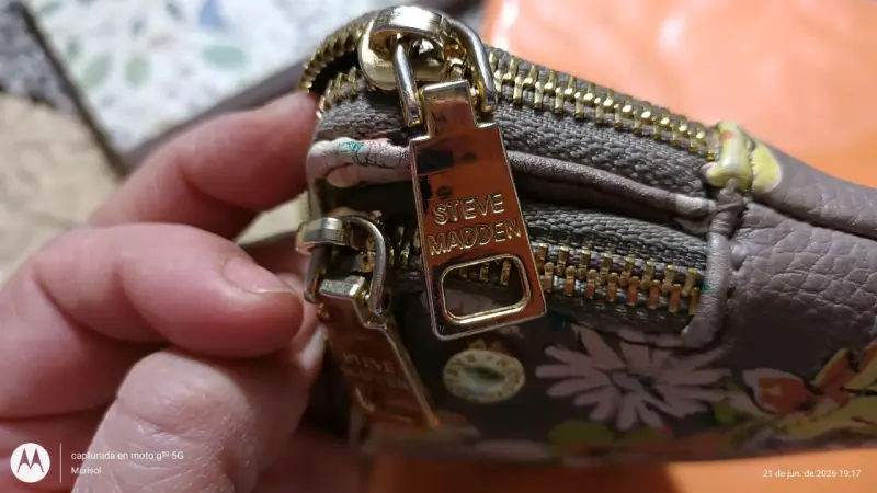 Cartera de mano con flores - 4
