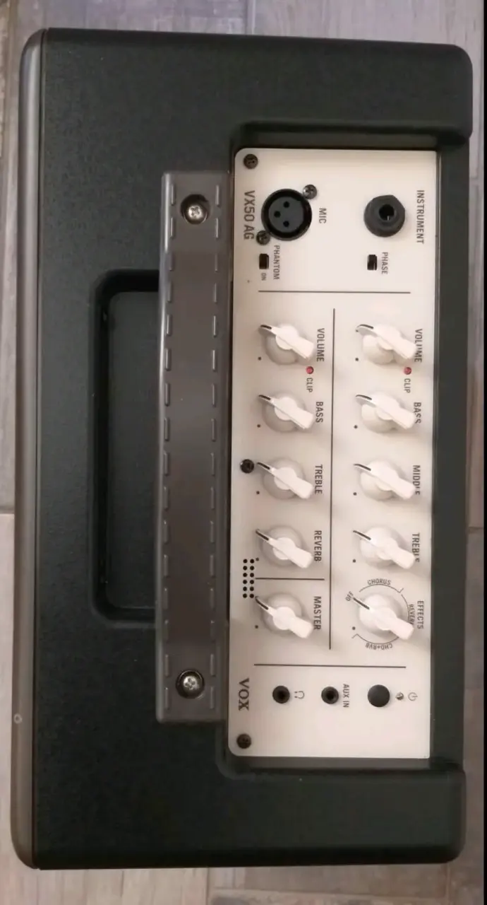 Amplificador VOX con micrófono Shure - 6
