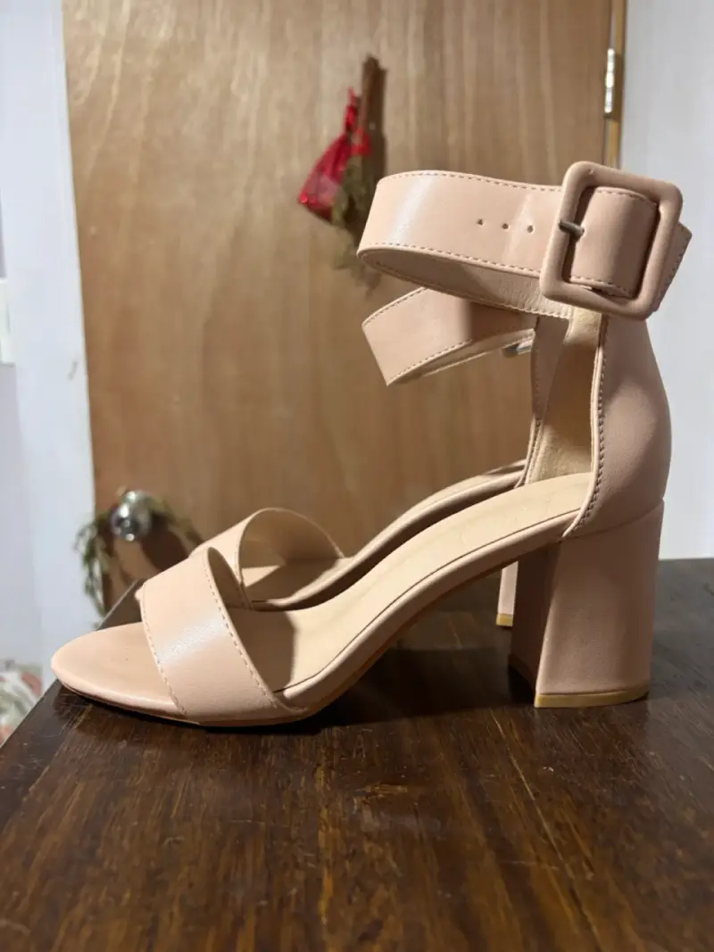 Sandalias de taco alto beige - 1