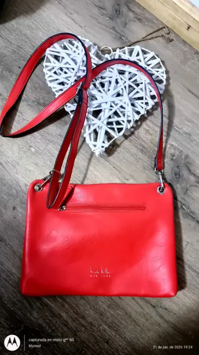 Cartera roja con correa - miniatura 2