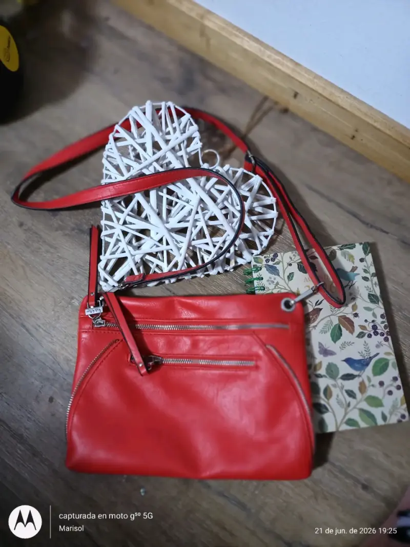 Cartera roja con correa - 4