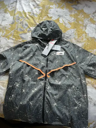 Chaqueta Nike con capucha gris - miniatura 1