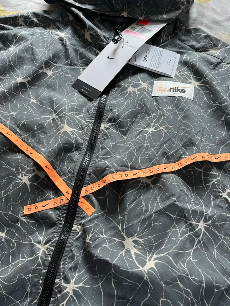 Chaqueta Nike con capucha gris - 3