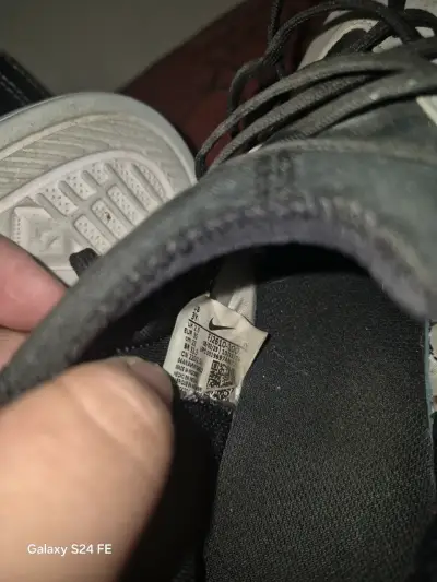 Zapatillas deportivas blancas y negras - miniatura 4