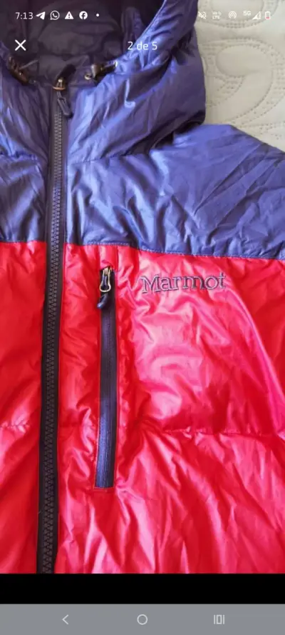 Chaqueta roja y azul con capucha marmot - miniatura 2