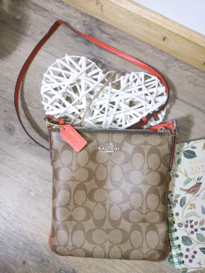 Cartera Coach beige con logo - miniatura 5