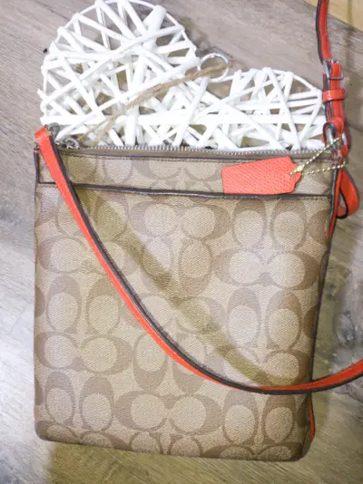 Cartera Coach beige con logo - miniatura 6