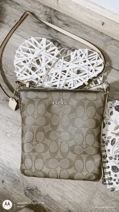 Cartera Coach beige con logo - miniatura 8