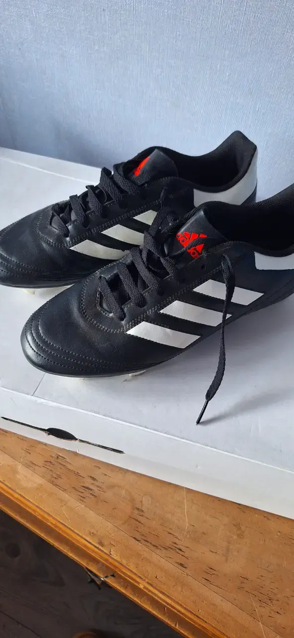 Chuteadores Adidas negros - 1