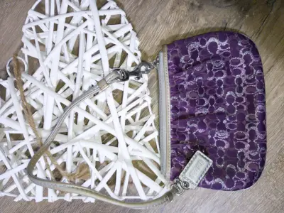 Cartera morada con diseño elegante - miniatura 2