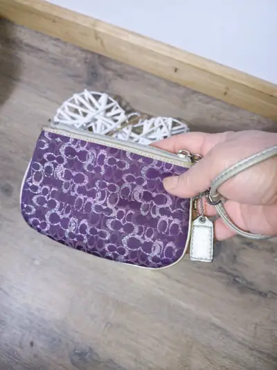 Cartera morada con diseño elegante - miniatura 3