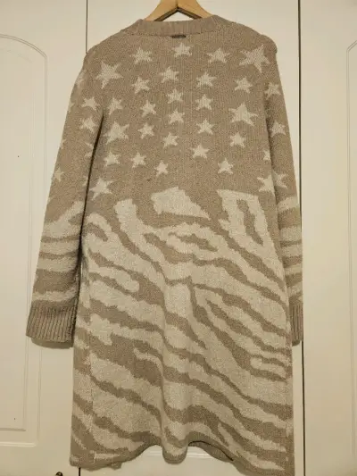Cardigan beige con estrellas y rayas - miniatura 3