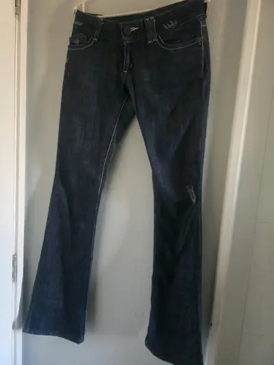 Jeans marca Levi's acampanados azul oscuro - miniatura 1