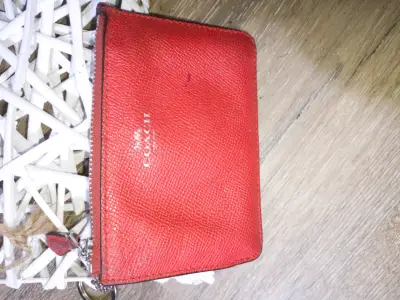 Monedero rojo con llavero - miniatura 2