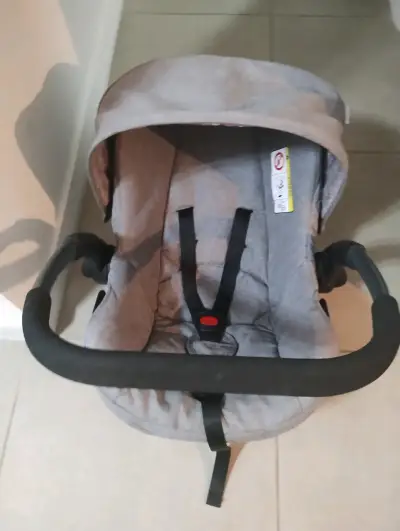 Silla para auto de bebé gris - miniatura 4