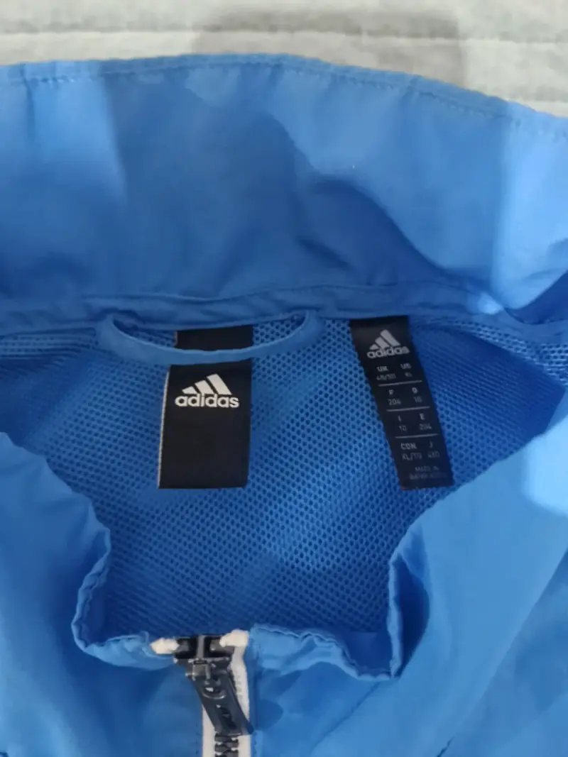 Chaqueta cortaviento azul deportiva - 2