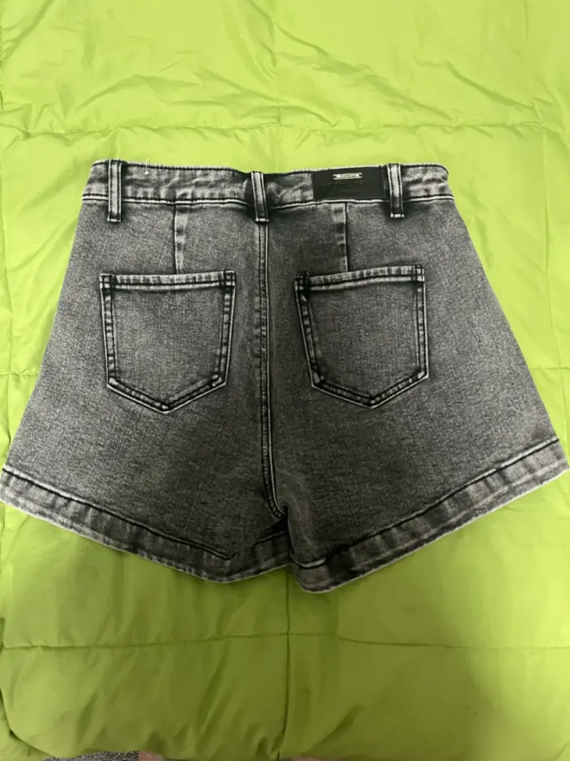 falda short de mezclilla gris oscuro - 2