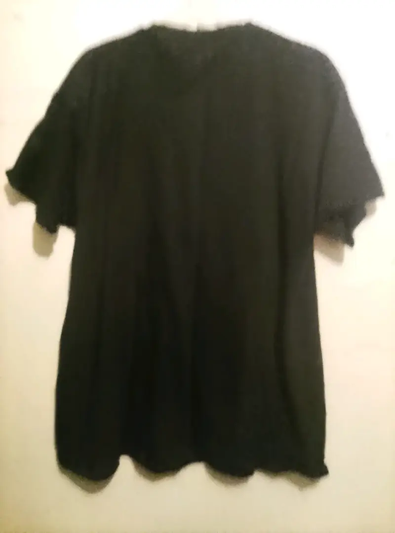 Polera negra con estampado 'Cellfie' - 2