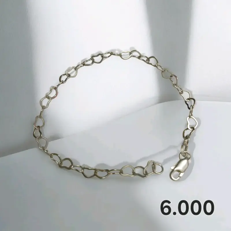 Pulsera de corazones plateados