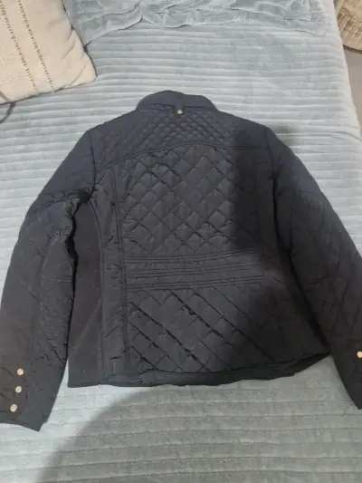 Chaqueta negra acolchada de mujer marttimo - miniatura 3