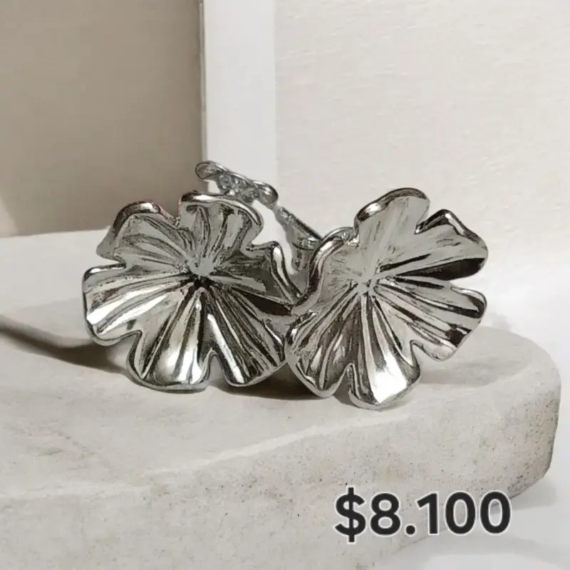 Aros de plata en forma de flor