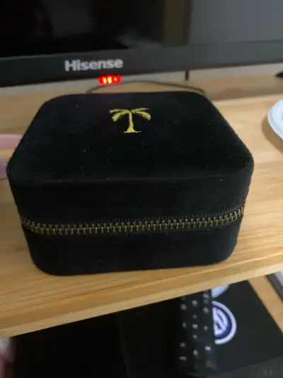 Estuche negro con palmera dorada - miniatura 2