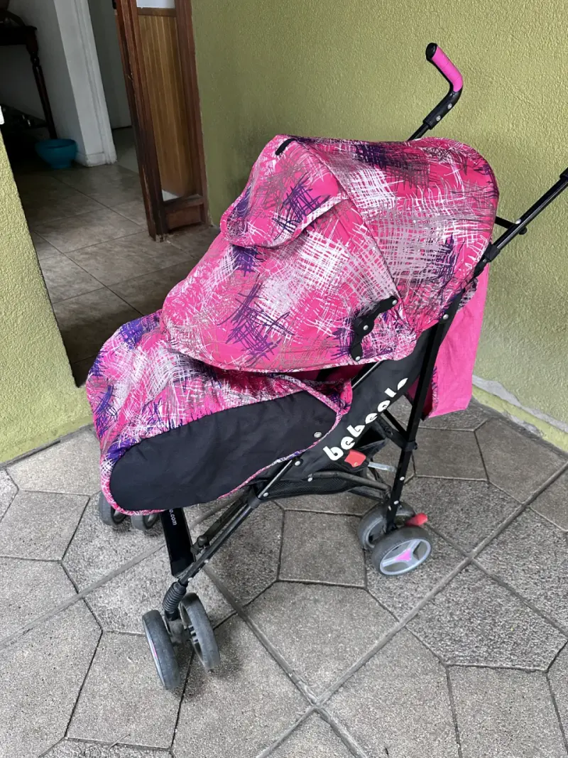 Coche de bebé rosa compacto - 2