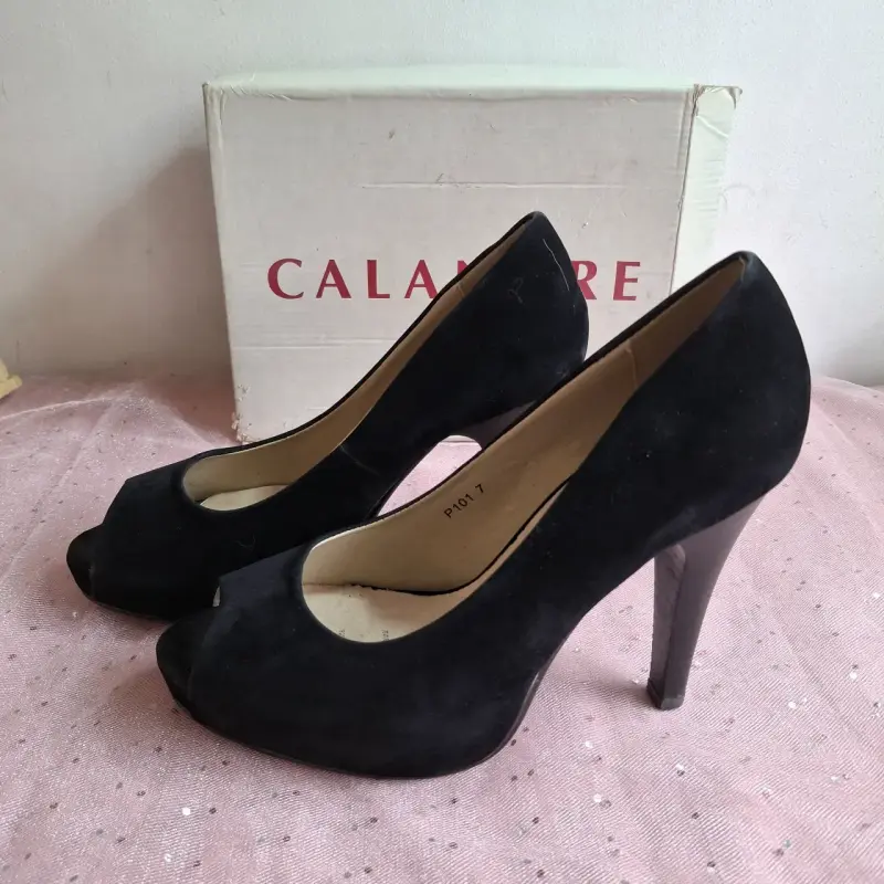 Tacones negros elegantes - 1