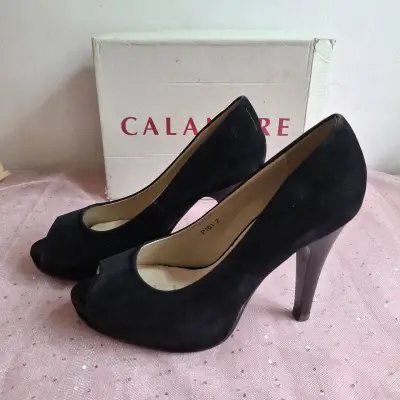 Tacones negros elegantes - miniatura 1