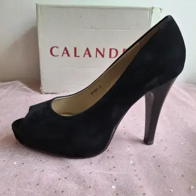 Tacones negros elegantes - miniatura 2