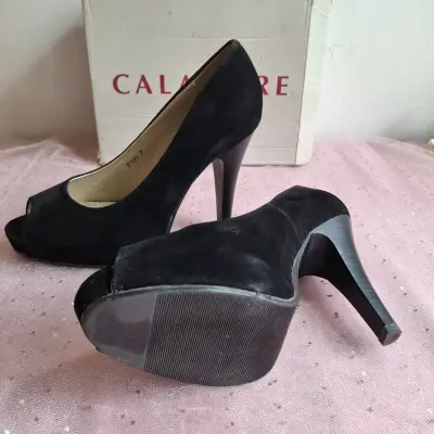 Tacones negros elegantes - miniatura 3