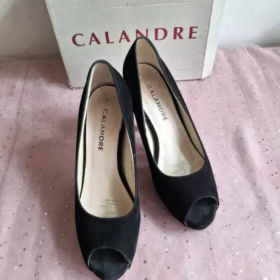 Tacones negros elegantes - miniatura 6