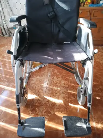 Silla de ruedas plegable - miniatura 5