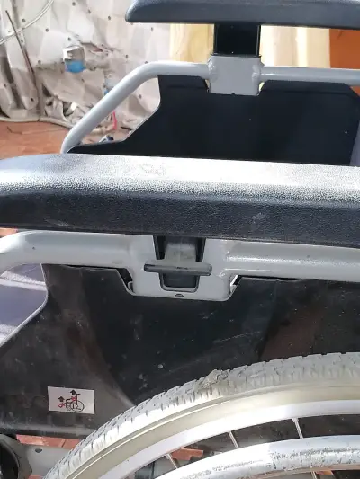 Silla de ruedas plegable - miniatura 6