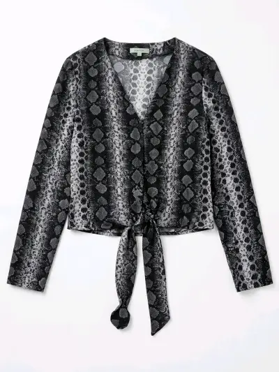 Blusa negra estampado reptil - miniatura 1