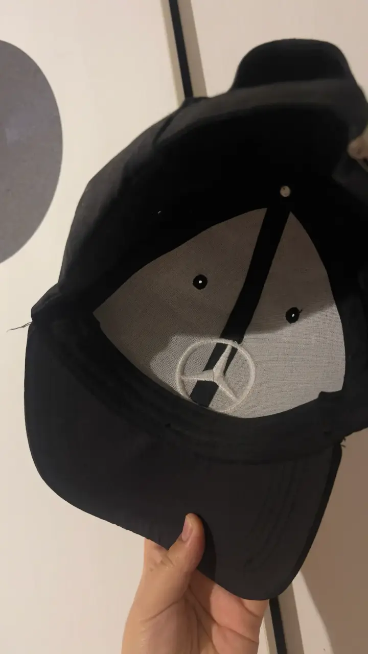 Gorra negra mercedes - 2