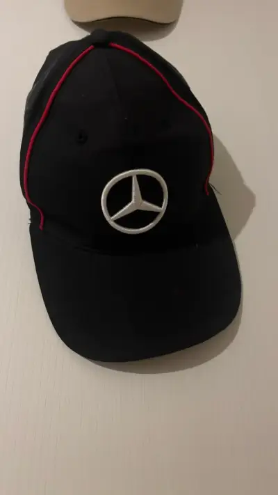 Gorra negra mercedes - miniatura 5