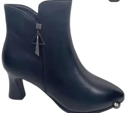 Botines negros con tacón - miniatura 2