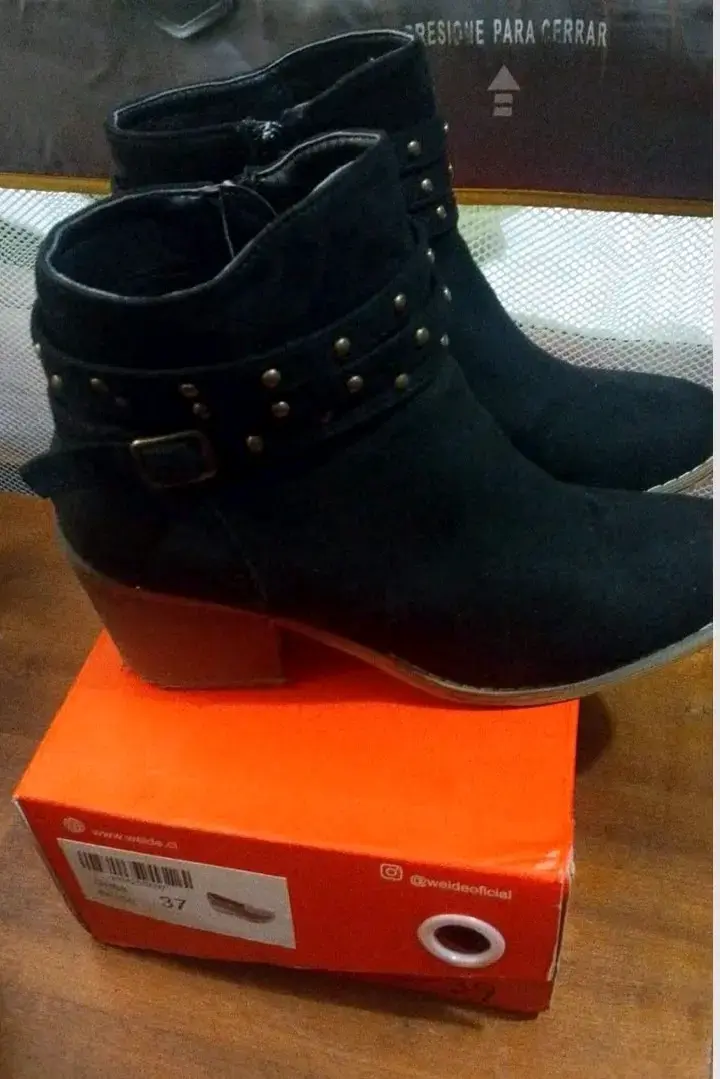 Botines negros con tachas talla 37 - 2