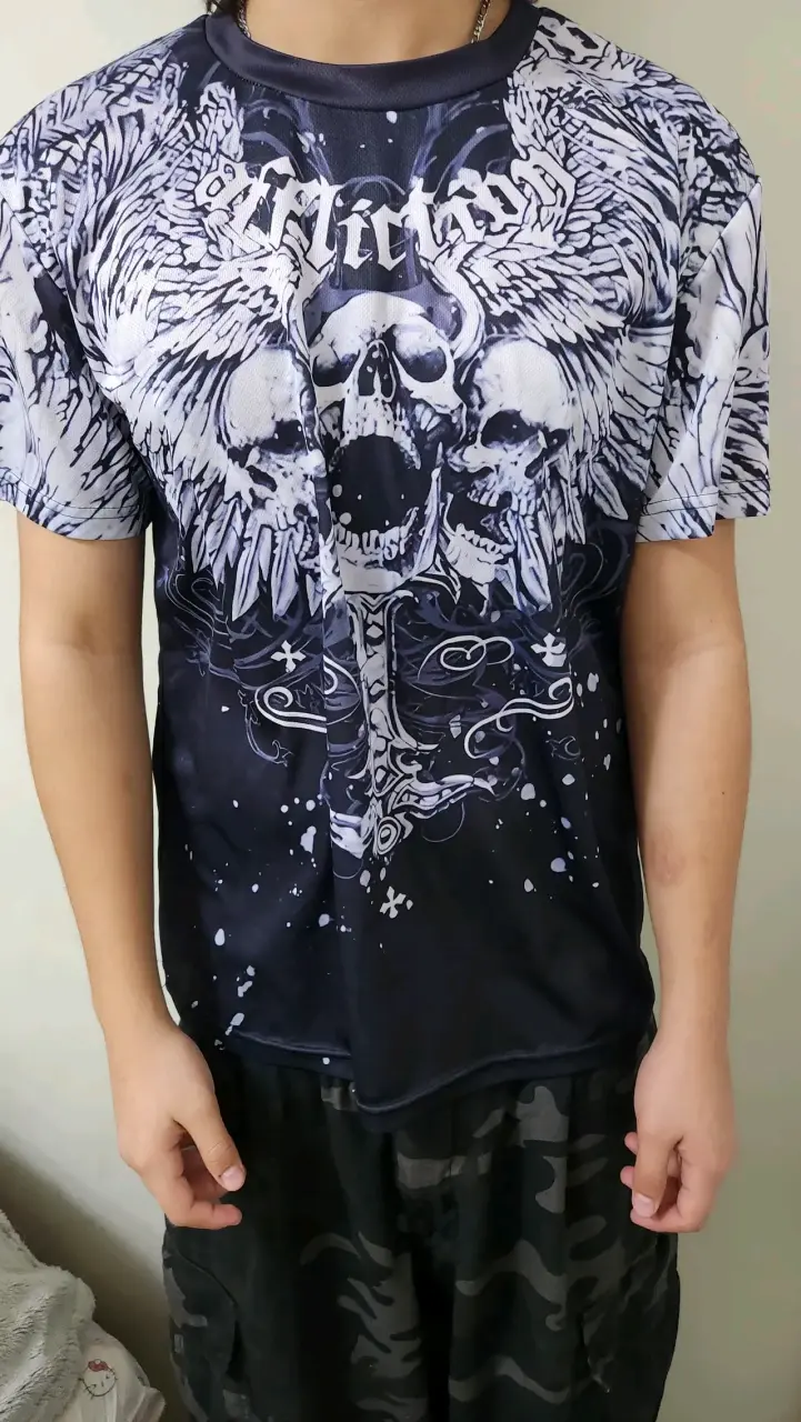 Polera negra con calaveras - 1