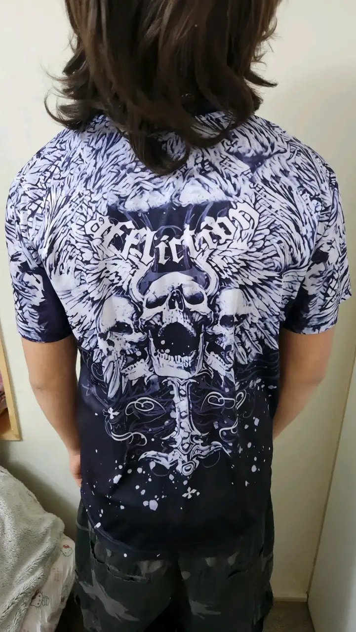 Polera negra con calaveras - 2