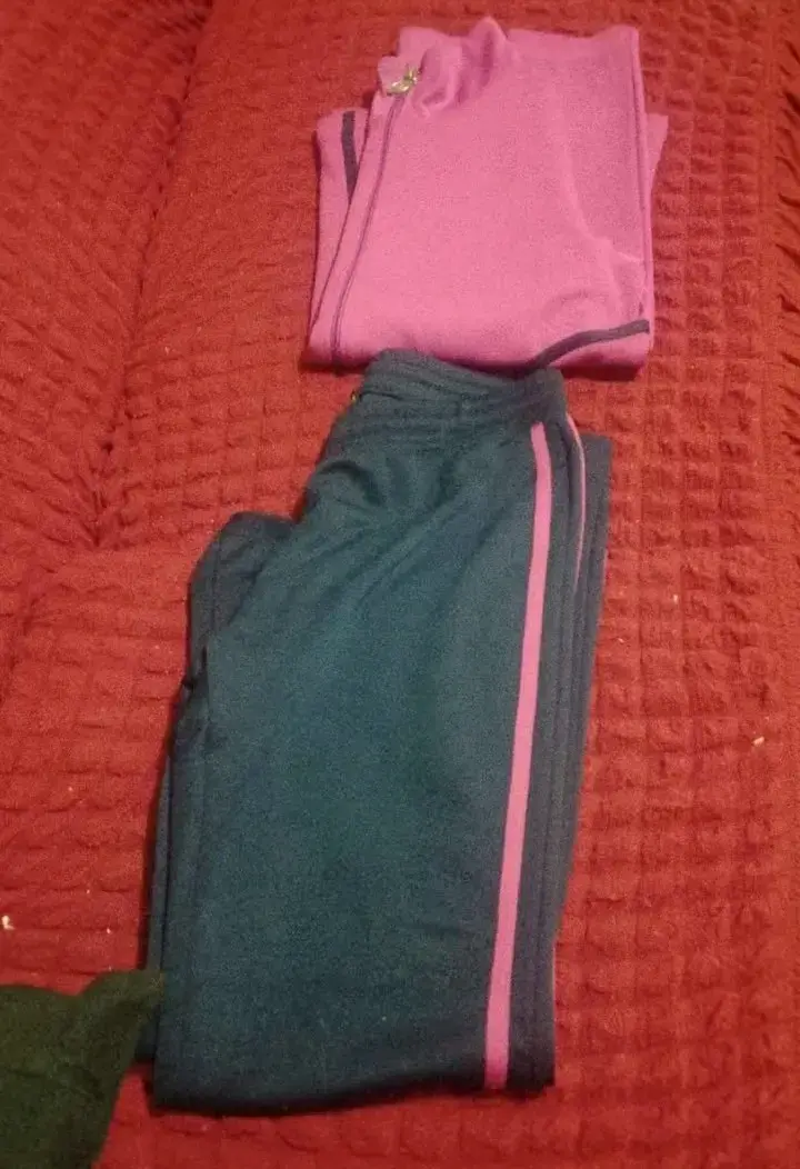 Conjunto deportivo azul y rosa talla L