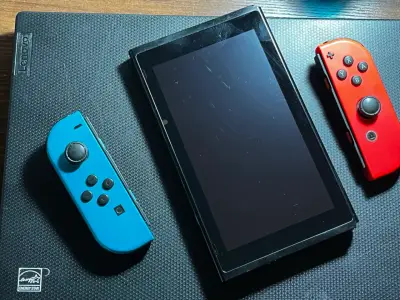 Nintendo Switch V2 usada en excelente estado - miniatura 3